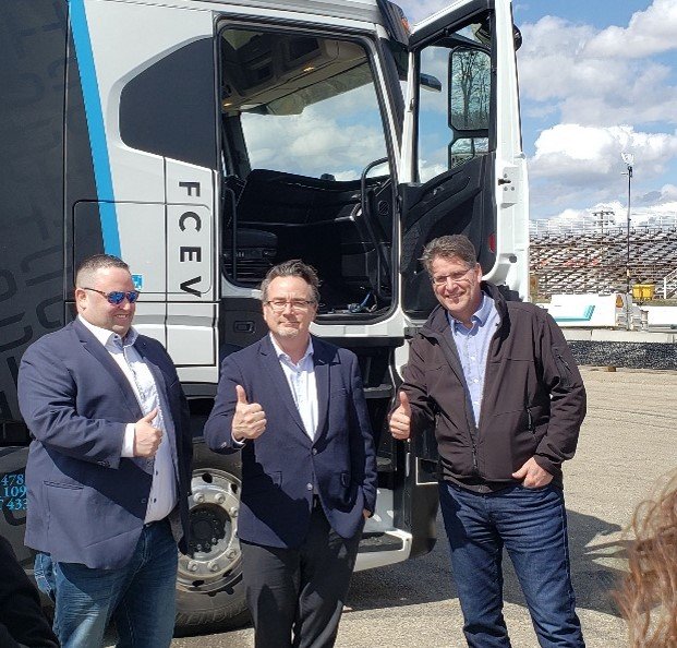 Demonstrating a heavy-duty fuel cell electric truck during an event organized by AMTA